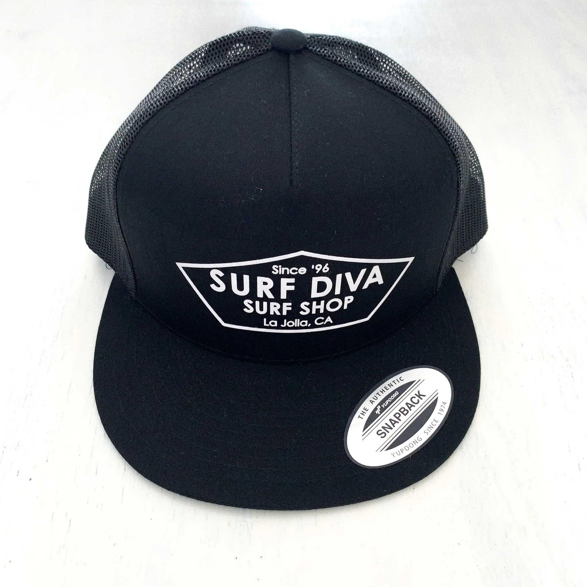 HAT with SURF DIVA SURF SHOP - TRUCKER HAT (black)