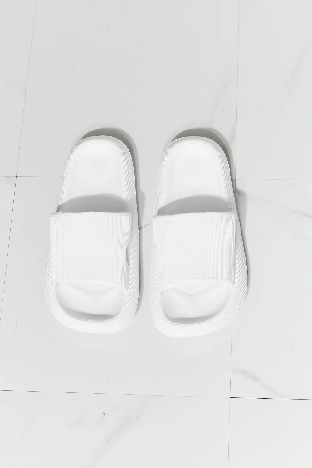 MMShoes Arms Around Me Open Toe Slide in White